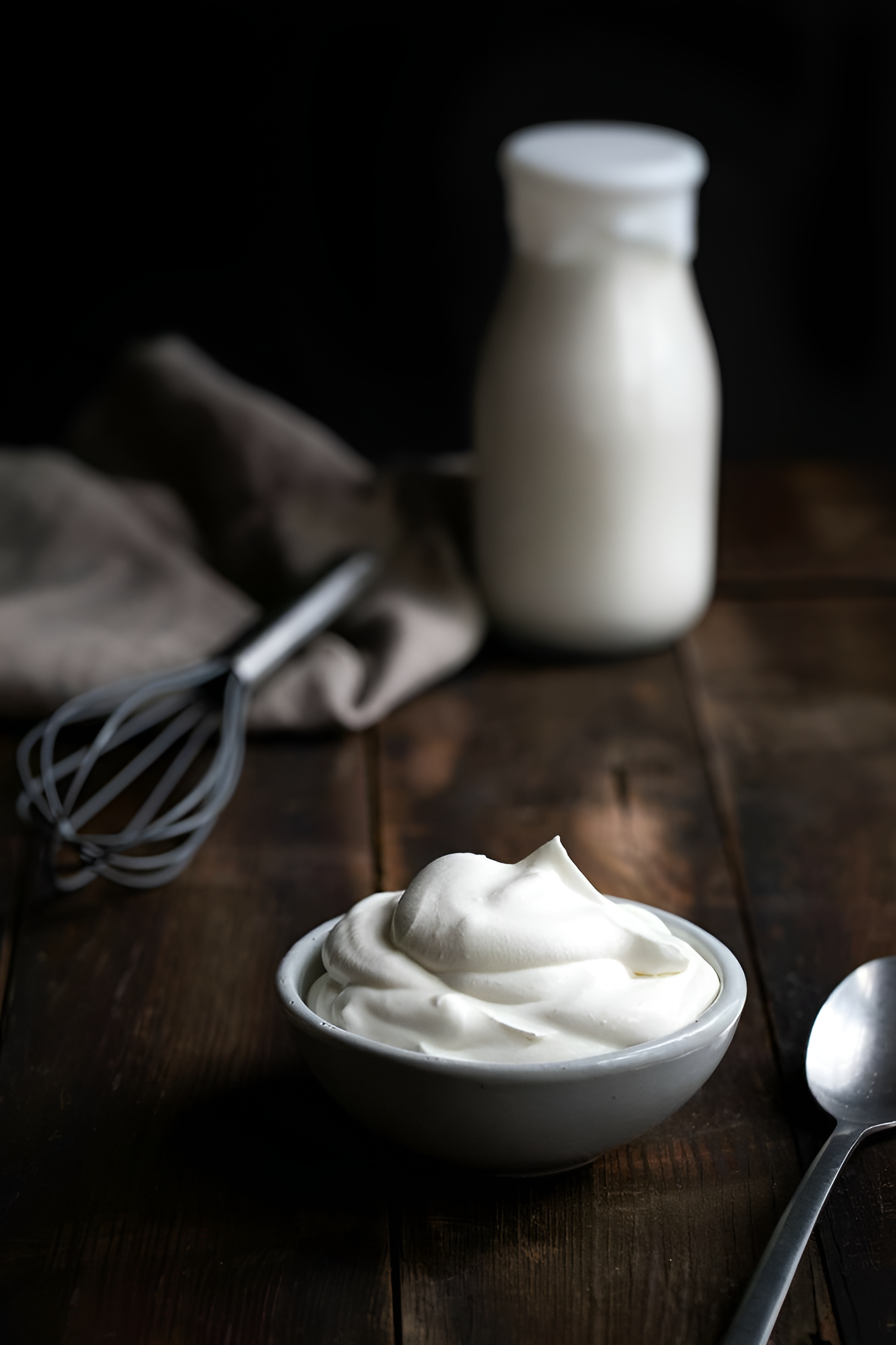 So Sánh Sữa Chua Hy Lạp Và Sữa Chua Thông Thường: Sự Khác Biệt Thực Sự